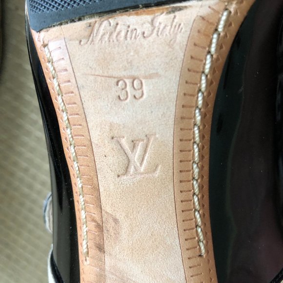 Louis Vuitton Women's Black Patent leather Pointed Toe Stiletto Heels. - Picture 10 of 10